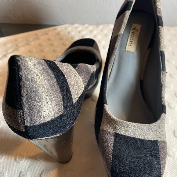 DEVANI Vintage Grey and Black Plaid Heel - Picture 5 of 16